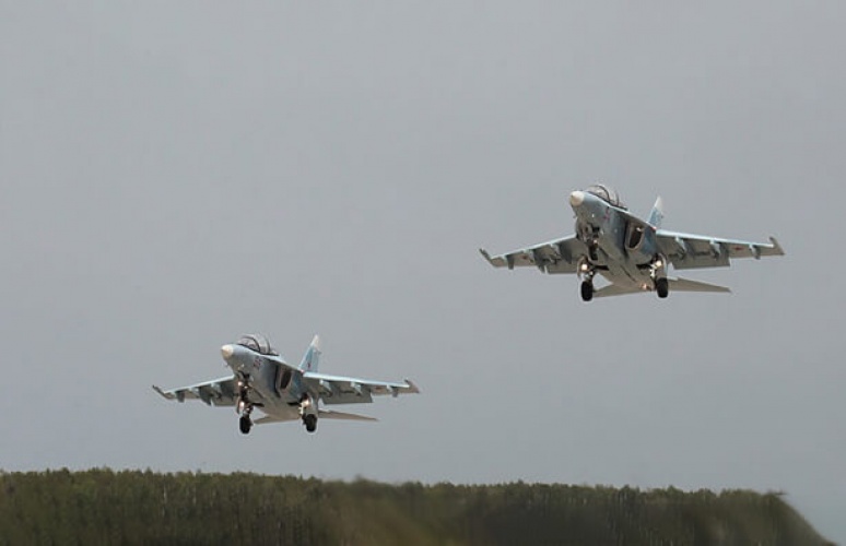 САМОЛЕТЫ ЯК-130 ВПЕРВЫЕ ИСПЫТАЮТ РАКЕТЫ "ВОЗДУХ-ВОЗДУХ"