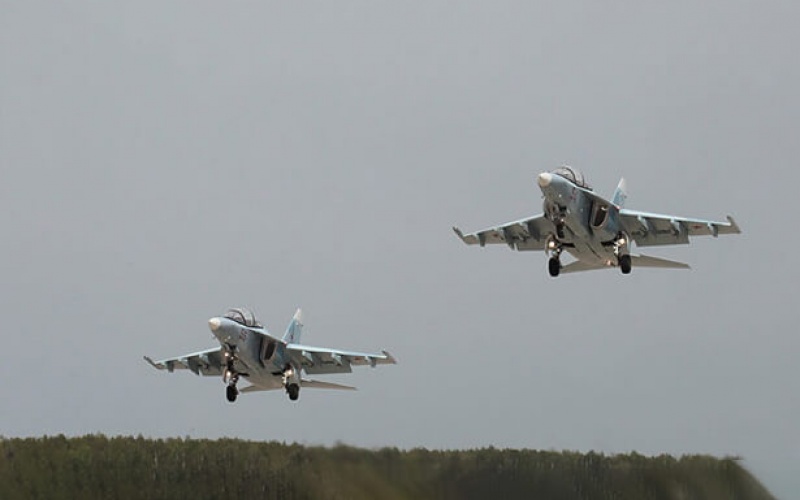 САМОЛЕТЫ ЯК-130 ВПЕРВЫЕ ИСПЫТАЮТ РАКЕТЫ "ВОЗДУХ-ВОЗДУХ"