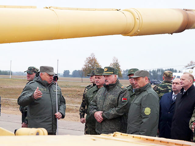 At a training ground in the Ivatsevichi Region, Commander-in-Chief of the Armed Forces of the Republic of Belarus acquainted himself with modern and advanced equipment and weaponry made in Belarus