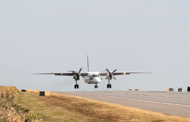 FOR THE FIRST TIME THE BELARUSIAN MILITARY HAVE PRACTICED AN-26 LANDING ON HIGHWAY