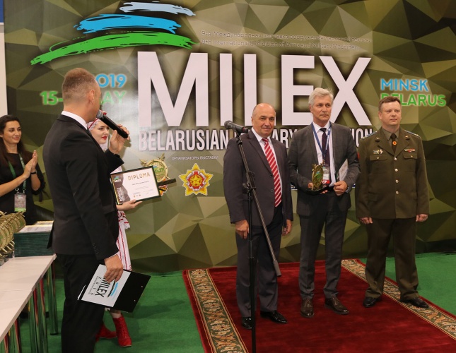 Во время церемонии закрытия участники выставки MILEX-2019 получили памятные награды